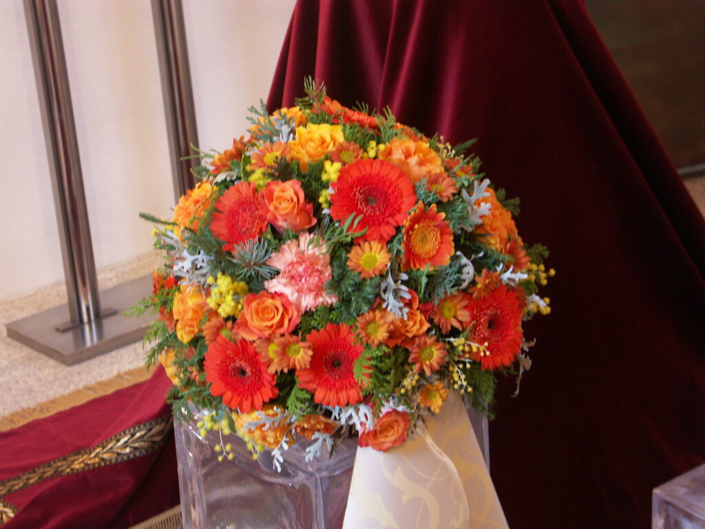 oranges Kugelgeseck zue Beerdigung