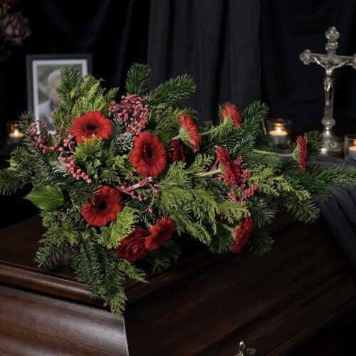 Handstrauss zur Beerdigung in rot auf einem Sarg